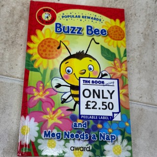 Reading book  Red - Buzz Bee