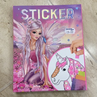 Top Model fantasy sticker picture book