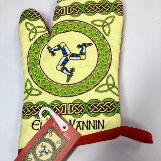 Celtic oven mitt