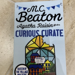 M.C.Beaton - Agatha Raisin & the Curious Curate