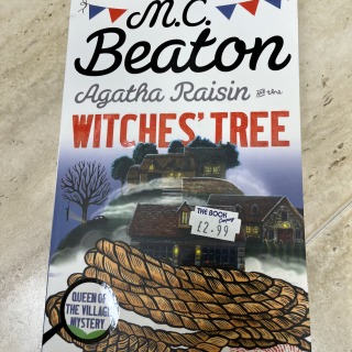 M.C.Beaton - Agatha Raisin & the Witches Tree