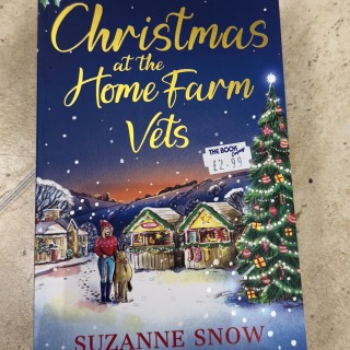 Suzanne Snow - Christmas at the Home Farm Vets