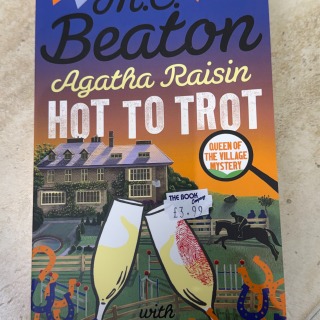 M.C.Beaton - Agatha Raisin Hot to Trot